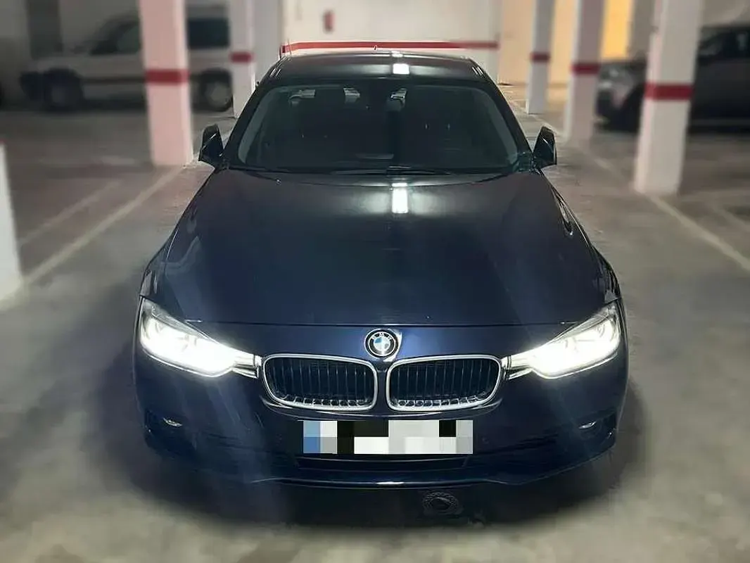 Usado BMW 318 150 CV (110 kW) 2017 Azul Berlina