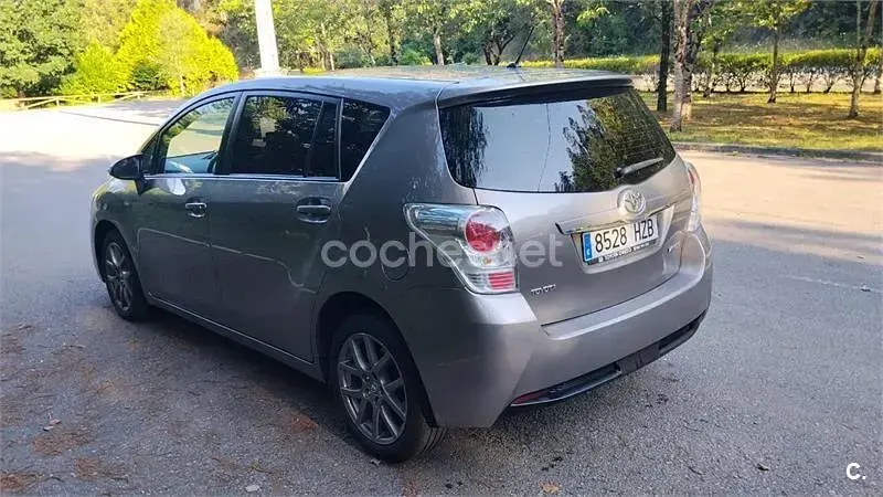 Usado Toyota Verso Advance 132 CV (97 kW) 2014 Marrón Monovolumen