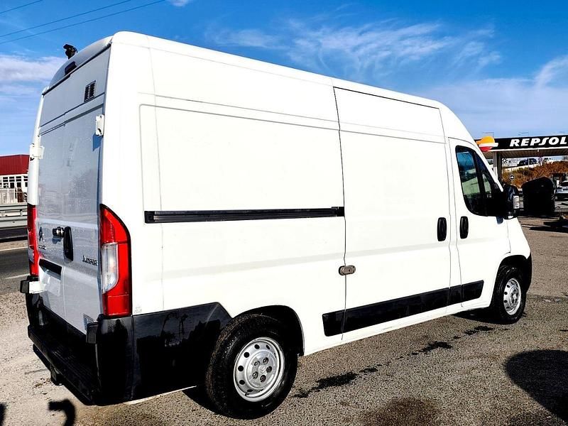 Usado Citroën Jumper 140 CV (102 kW) 2020 Blanco Monovolumen