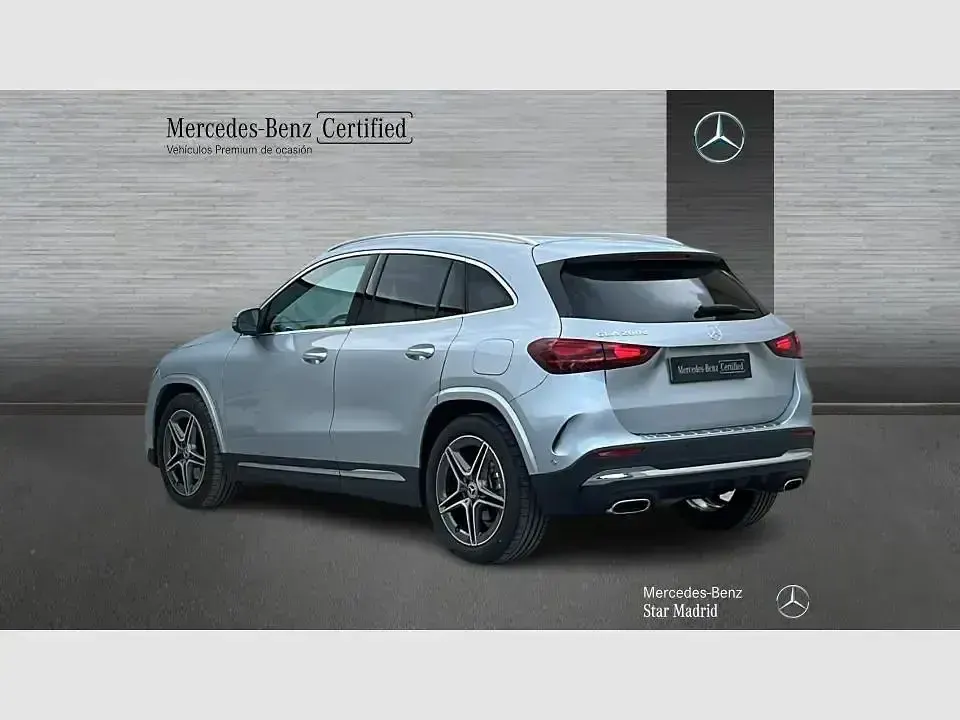 Käytetty Mercedes GLA200 AMG line 150 HP (110 kW) 2025 Harmaa Katumaasturi