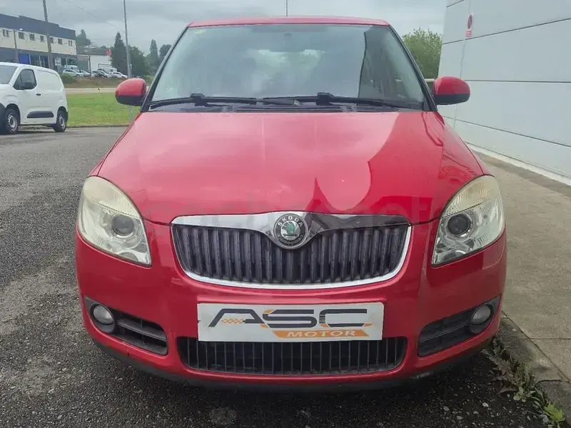 Usado Skoda Fabia 70 CV (51 kW) 2009 Rojo Berlina