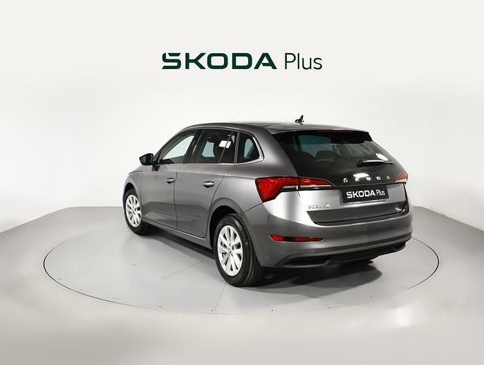 Gris Usado 2024 Skoda Scala Selection Utilitario | 17.500 € (Precio justo) - Imagen 1/4