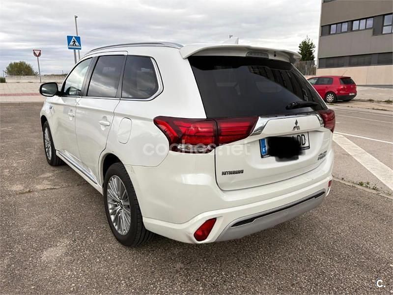 Usado Mitsubishi Outlander P-HEV Motion 224 CV (164 kW) 2020 Blanco SUV