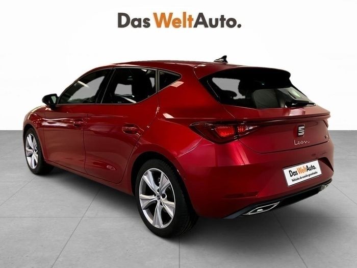 Rojo Nuevo 2025 Seat Leon FR Berlina | 22.550 € (Precio justo) - Imagen 1/4