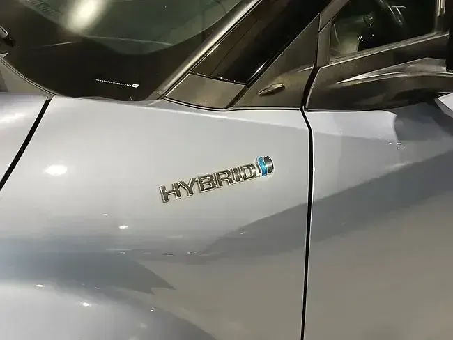 Käytetty Toyota C-HR Advance 122 HP (89 kW) 2020 Sininen Katumaasturi