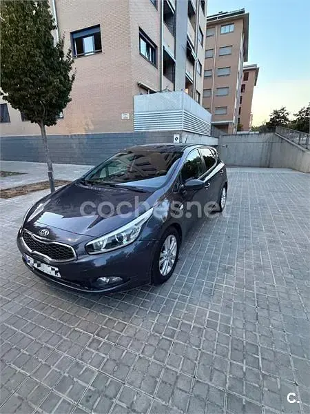 Usado Kia Ceed 100 CV (73 kW) 2015 Gris / plata Utilitario