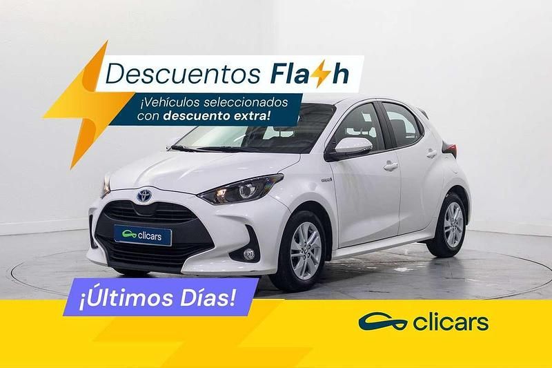 Usado Toyota Yaris Hybrid Active 75 CV (55 kW) 2021 Blanco Berlina