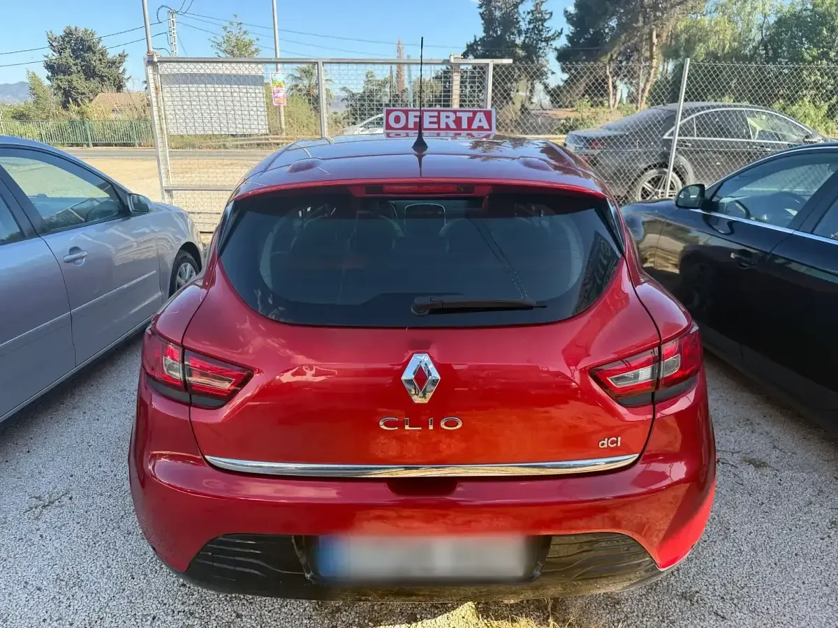 Usado Renault Clio Dynamique 90 CV (66 kW) 2014 Rojo