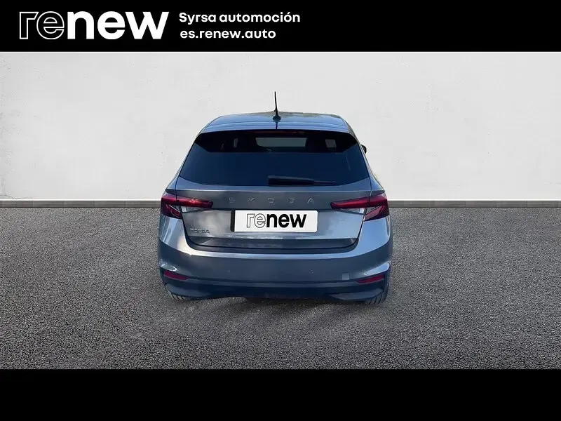 Usado Skoda Fabia Selection 80 CV (58 kW) 2024 Gris Utilitario