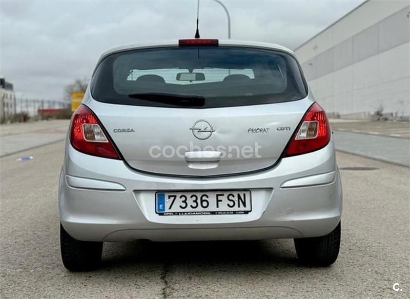 Usado Opel Corsa Cosmo 75 CV (55 kW) 2007 Gris / plata Utilitario