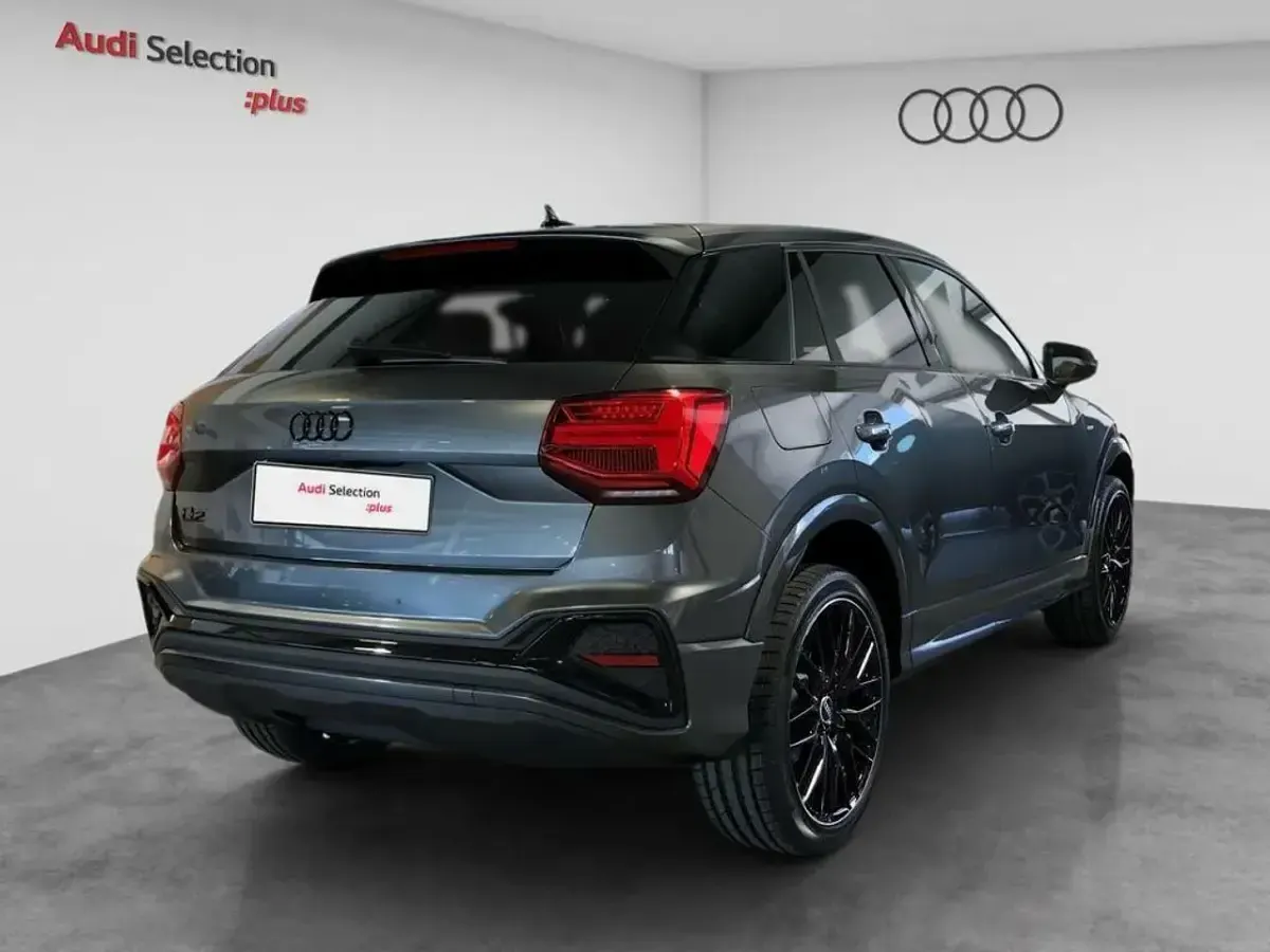 Usado Audi Q2 Ambiente 150 CV (110 kW) 2024 Gris SUV