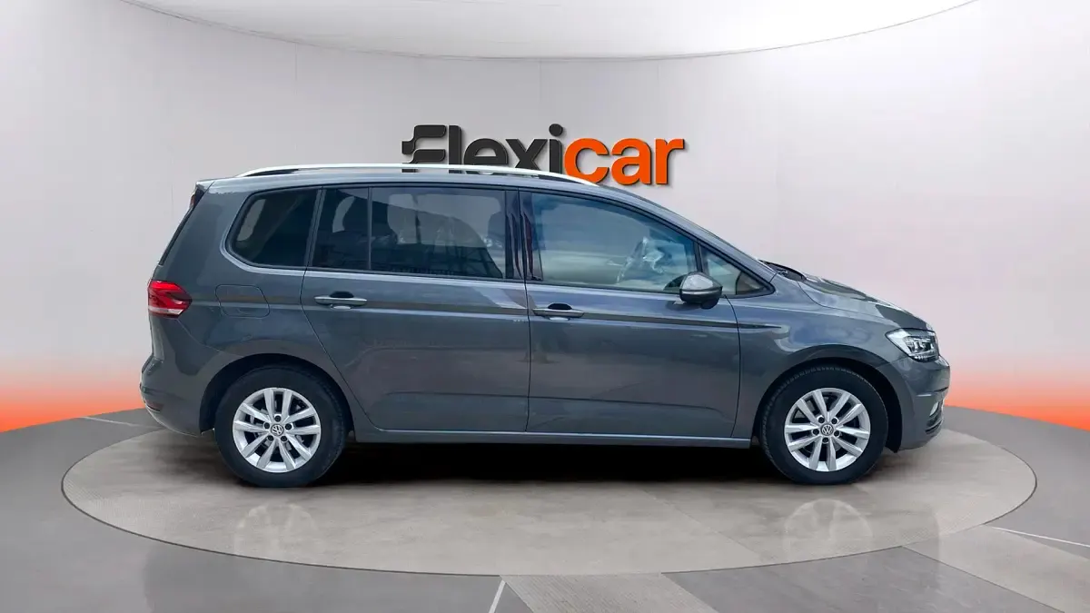 Usado VW Touran Advance 150 CV (110 kW) 2019 Gris Monovolumen