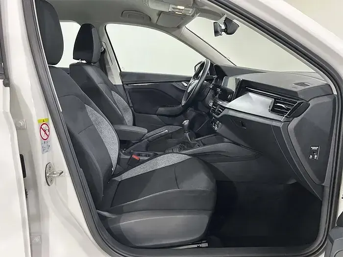 Usado Skoda Kamiq Active 110 CV (80 kW) 2022 Blanco SUV