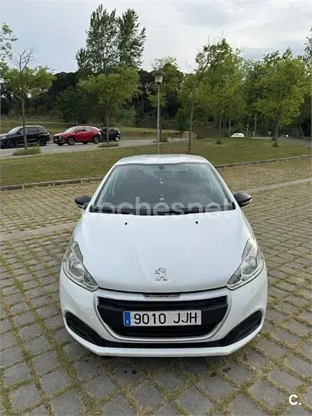 Używany Peugeot 208 Access 75 KM (55 kW) 2015 Biały Hatchback