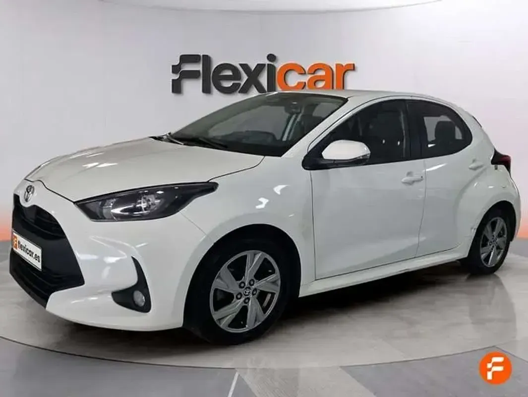 Usado Toyota Yaris Active 116 CV (85 kW) 2025 Blanco Utilitario