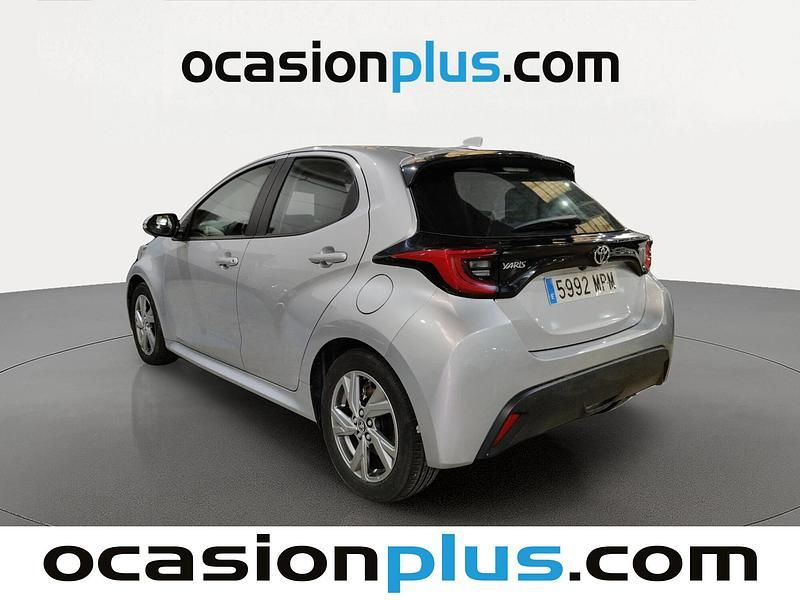 Usado Toyota Yaris Hybrid Active 116 CV (85 kW) 2024 Gris Berlina