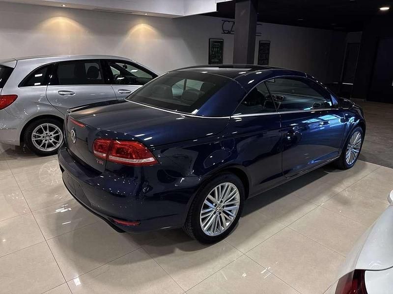 Usado VW Eos Sport 160 CV (117 kW) 2013 Azul Descapotable