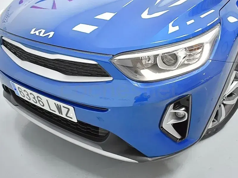Usado Kia Stonic 84 CV (61 kW) 2022 Azul SUV