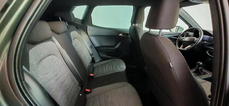 Usado Seat Arona Xperience 116 CV (85 kW) 2025 Cliff grey + techo blanco SUV