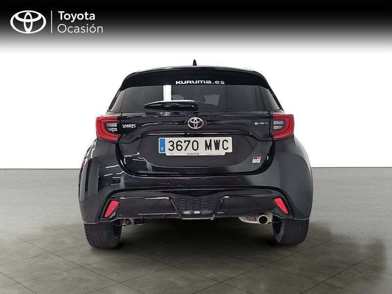 Usado Toyota Yaris Plus 130 CV (95 kW) 2024 Negro Utilitario