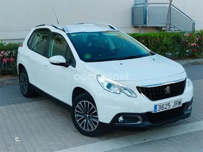 Usado Peugeot 2008 Active 100 CV (73 kW) 2016 Blanco SUV