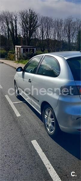 Usado Seat Ibiza Sport 80 CV (58 kW) 2007 Gris / plata Berlina
