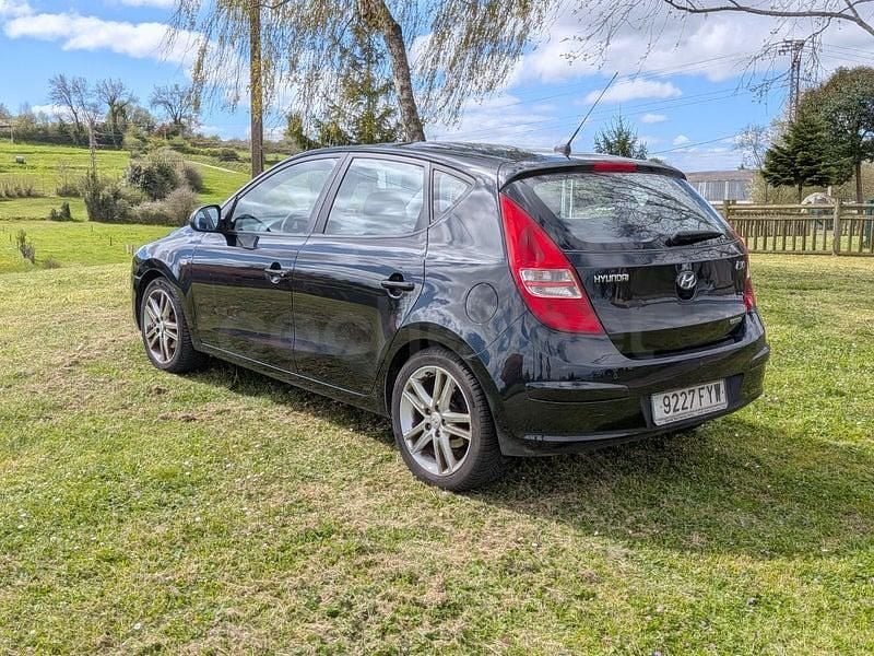 Usado Hyundai i30 Sport 115 CV (84 kW) 2008 Negro Berlina