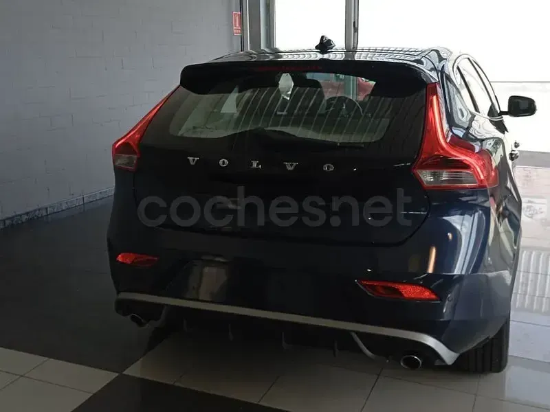 Usado Volvo V40 Momentum 150 CV (110 kW) 2014 Azul Berlina