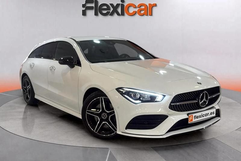 Usado Mercedes CLA200 Shooting Brake 150 CV (110 kW) 2023 Blanco Familiar