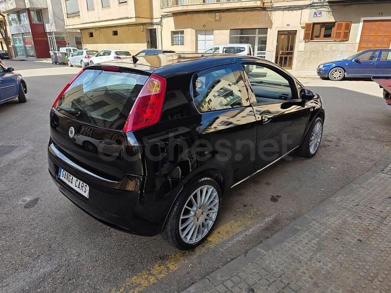 Usado Fiat Punto Active 65 CV (47 kW) 2010 Negro Utilitario