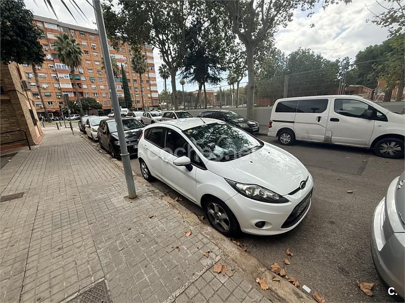 Blanco Usado 2010 Ford Fiesta Trend Utilitario | 5000 € (Precio justo) - Imagen 1/4