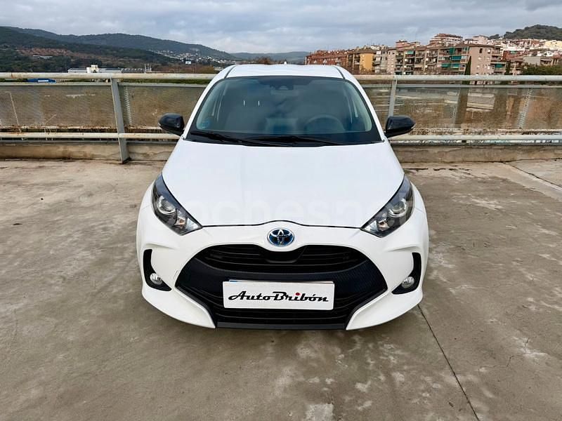 Usado Toyota Yaris Hybrid Business Edition 116 CV (85 kW) 2022 Blanco Berlina