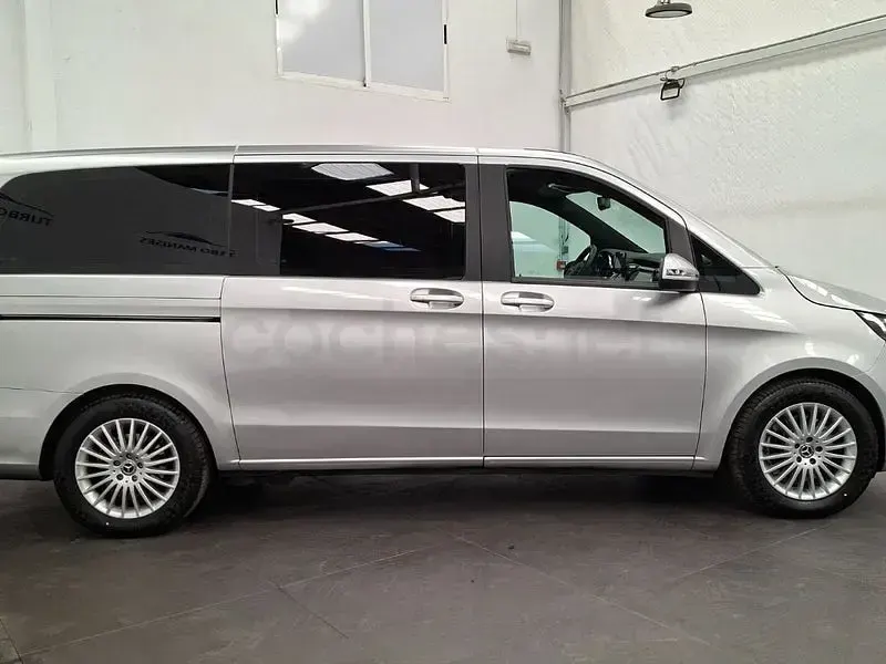 Usado Mercedes V220 163 CV (119 kW) 2021 Gris / plata Monovolumen