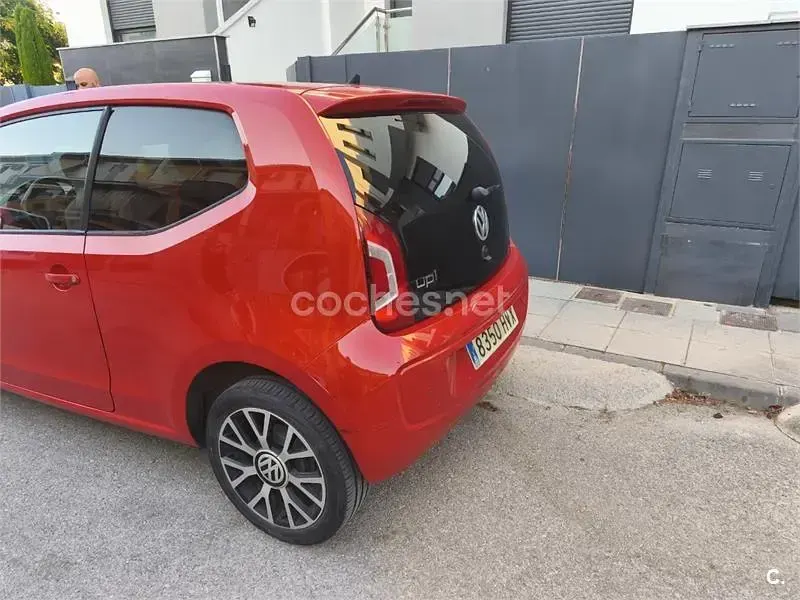 Usado VW up! 75 CV (55 kW) 2014 Rojo Utilitario