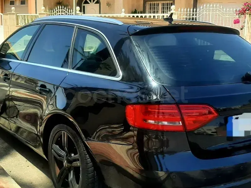 Usado Audi A4 136 CV (100 kW) 2012 Negro Familiar