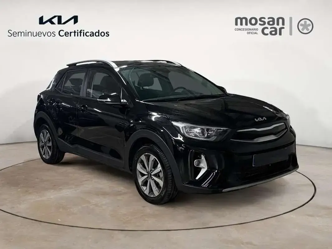 Usado Kia Stonic 101 CV (74 kW) 2025 Negro SUV