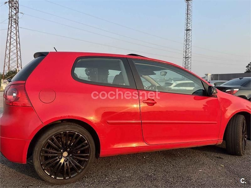 Rojo Usado 2007 VW Golf V GT Berlina | 5850 € (Precio justo) - Imagen 1/4