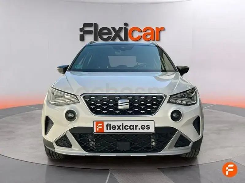 Usado Seat Arona Style Plus 110 CV (80 kW) 2022 Blanco SUV