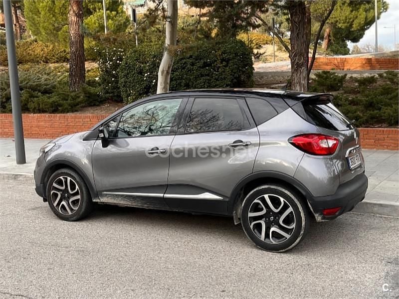 Usado Renault Captur Zen 90 CV (66 kW) 2013 Gris / plata SUV