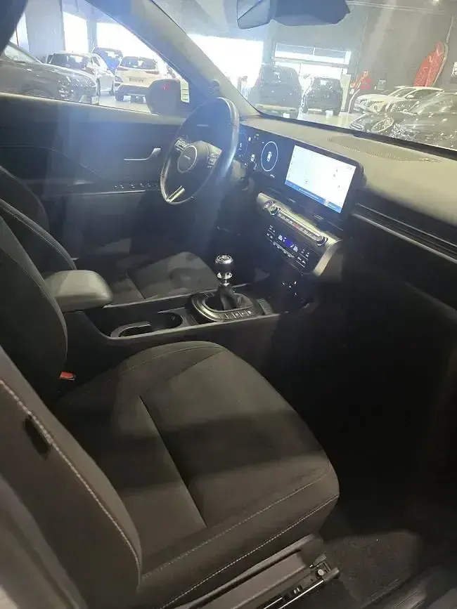 Usado Hyundai Kona 120 CV (88 kW) 2024 Blanco SUV
