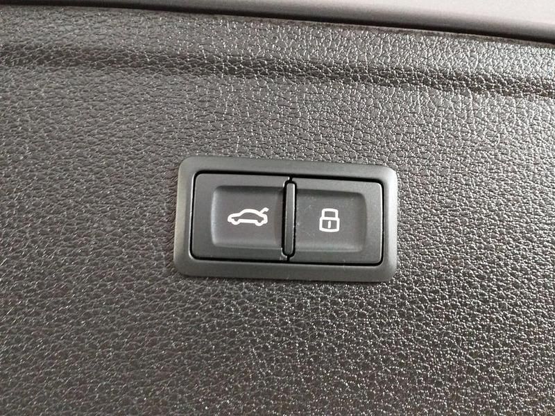 Usado Audi Q3 150 CV (110 kW) 2024 Gris SUV