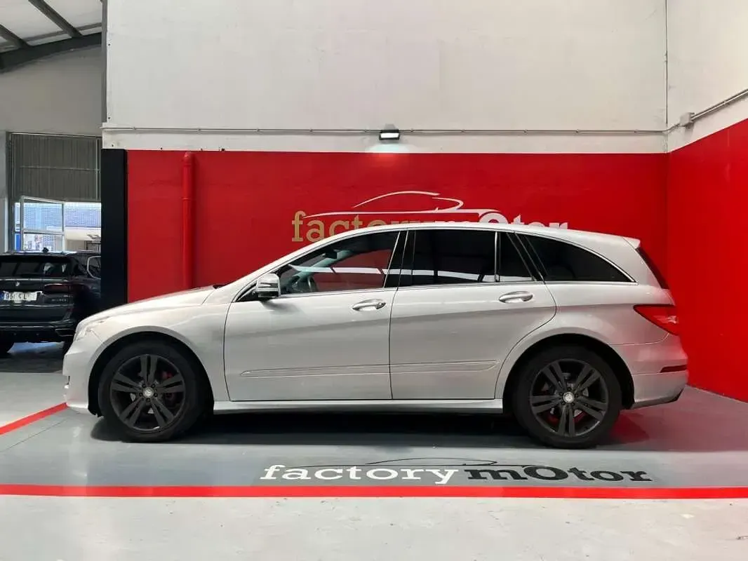 Usado Mercedes R320 211 CV (155 kW) 2012 Gris Monovolumen