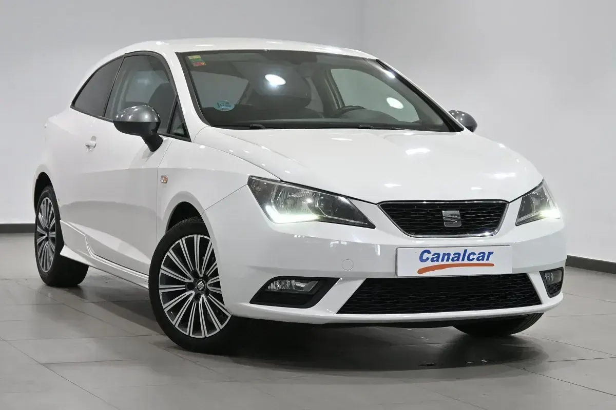 Usado Seat Ibiza CONNECT 95 CV (69 kW) 2015 Blanco Utilitario