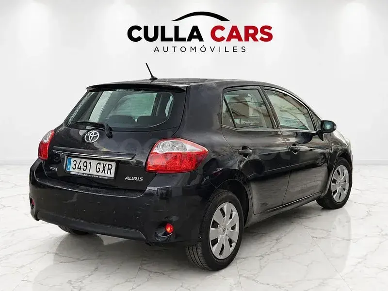 Używany Toyota Auris 90 KM (66 kW) 2010 Czarny Hatchback