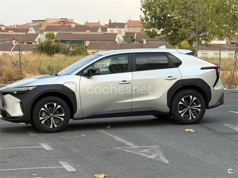 Eléctrico Usado 2024 Toyota bZ4X Advance SUV | 30.000 € (Precio justo) - Imagen 1/4