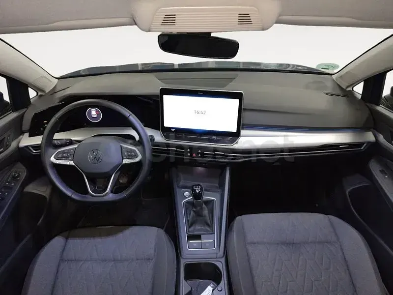 Usado VW Golf VIII 116 CV (85 kW) 2025 Azul Berlina