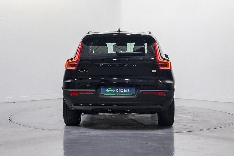 Usado Volvo XC40 Core 175 kW (238 CV) 2023 Negro SUV
