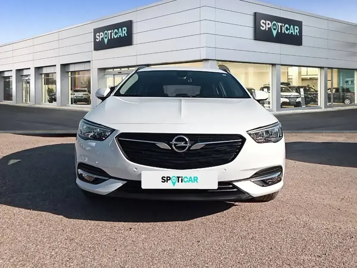 Usado Opel Insignia Selective 136 CV (100 kW) 2017 Blanco Familiar