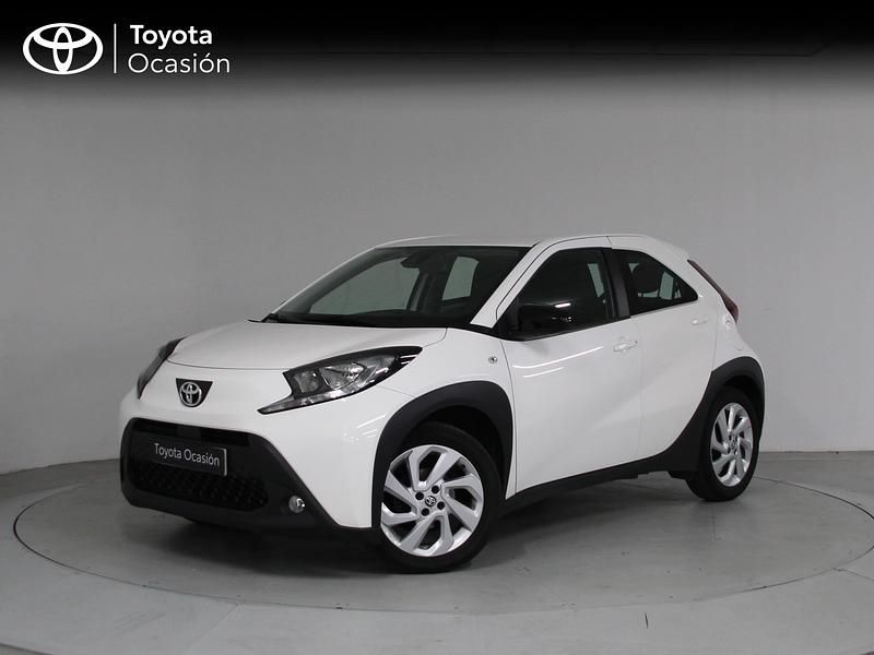 Usado Toyota Aygo X Play 72 CV (52 kW) 2024 Blanco SUV