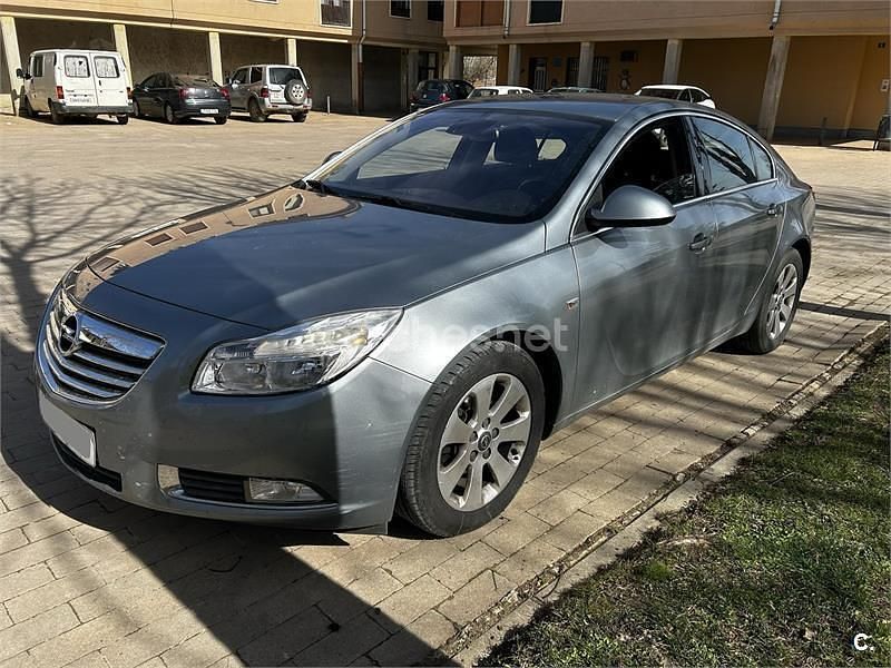 Usado Opel Insignia Cosmo 130 CV (95 kW) 2010 Gris / plata Berlina